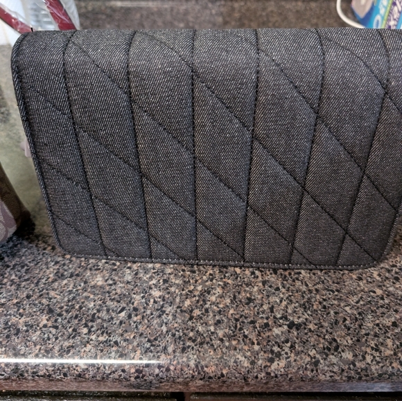 Source Unknown Quilted Gray Crossbody with Gold Accent - Picture 12 of 15